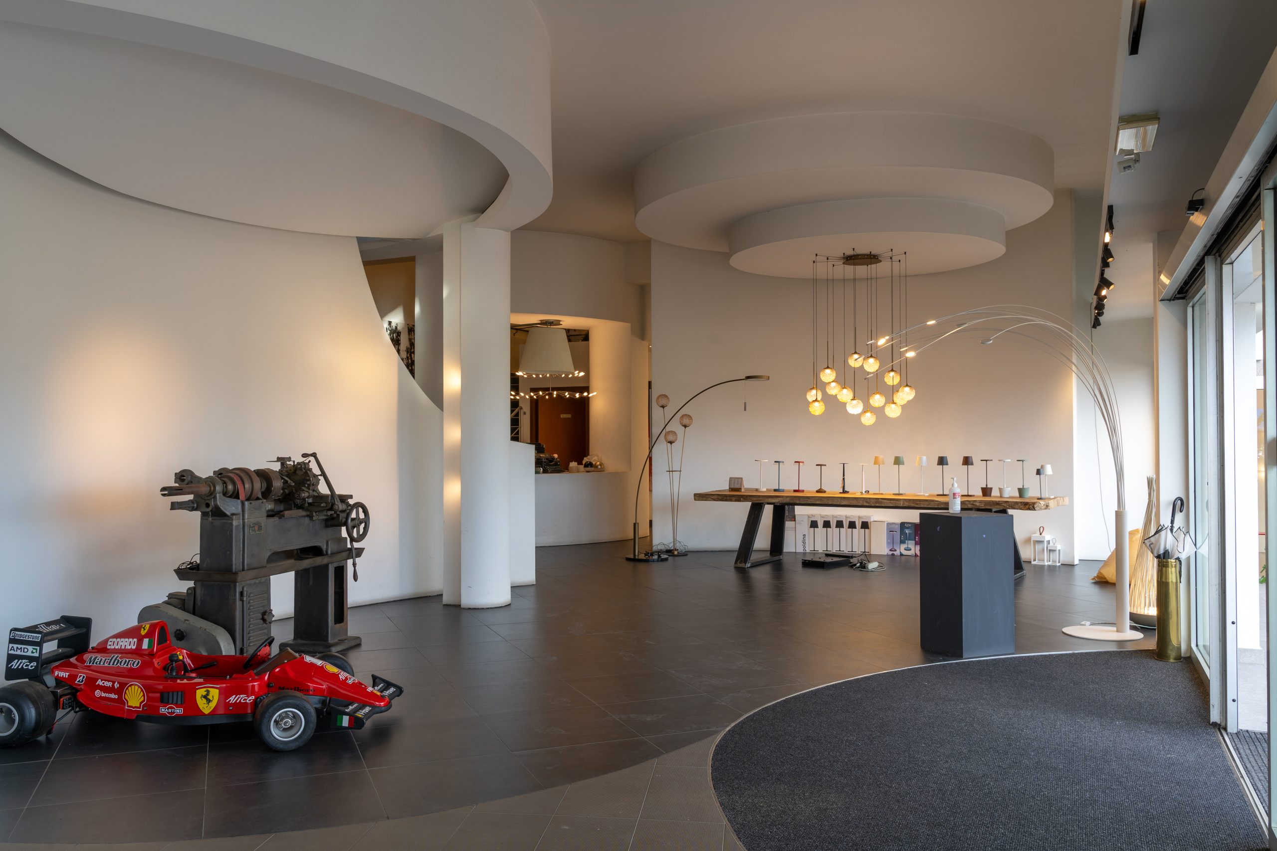 Showroom con soluzioni LED efficienti